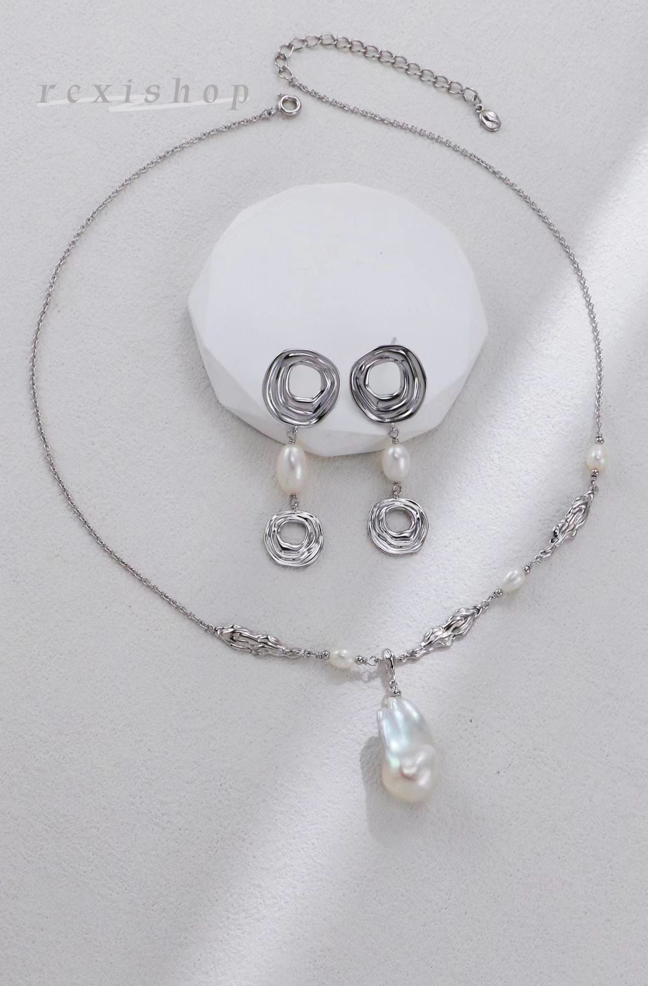 Pure Necklace