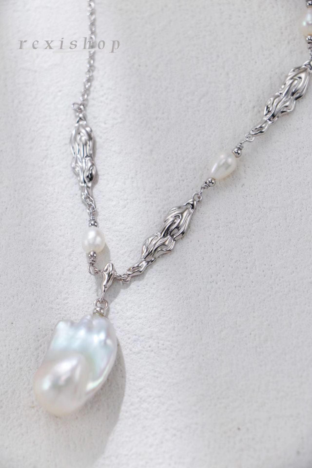 Pure Necklace